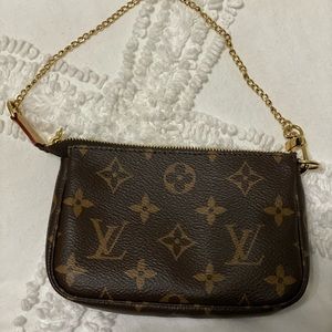 LOUIS VUITTON mini pochette accessories